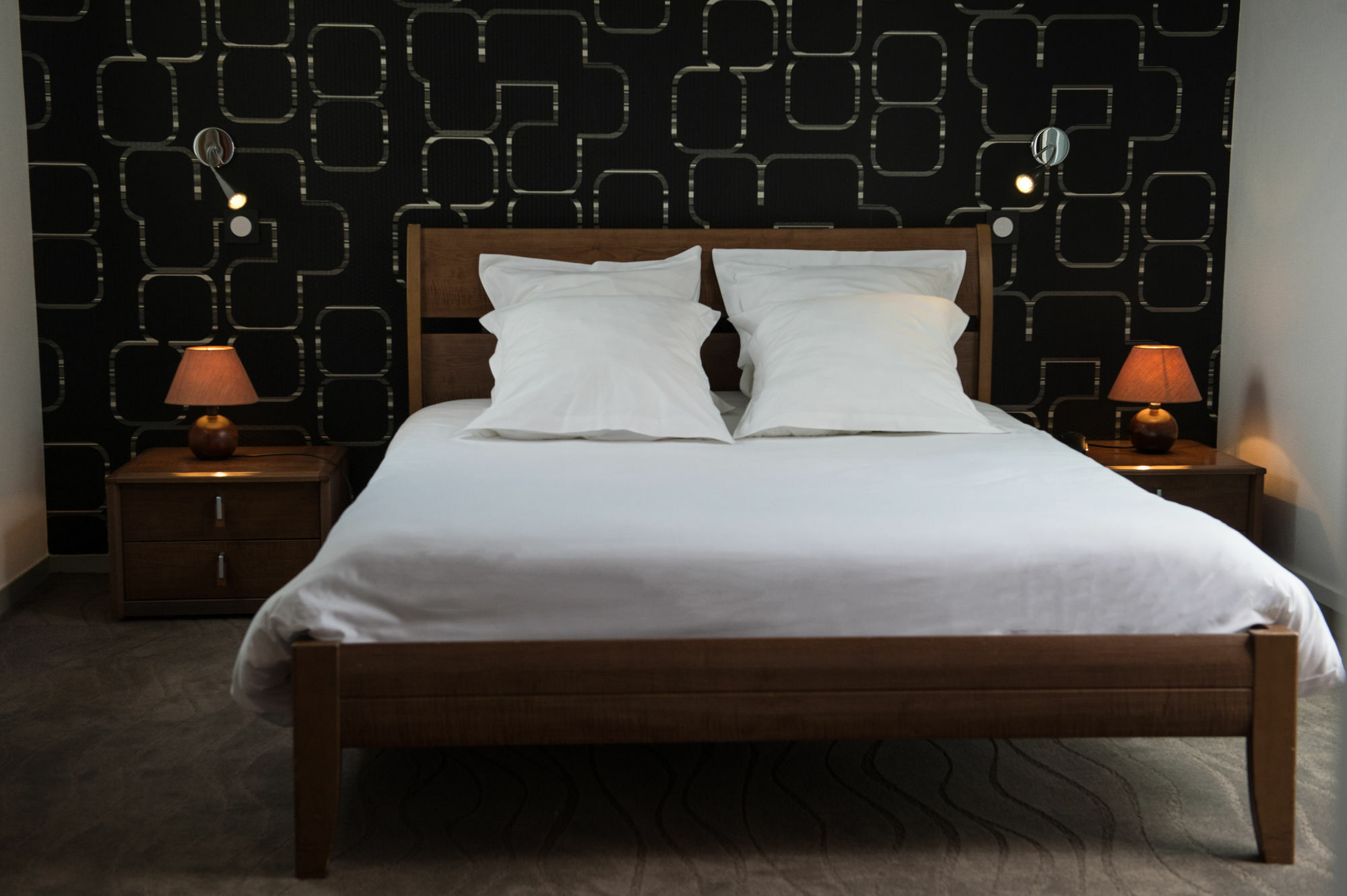 Brit Angers Parc Expo - L'acropole Hotel 3*
